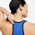 Nike Swoosh On The Run Women's Medium-Support Lightly Lined Sports Bra with Pockets