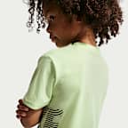 Playera oversized para niños talla pequeña Nike In The Zone