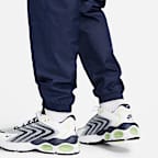 Nike Sportswear Club Herren-Trainingsanzug aus Webmaterial mit Futter