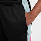 Nike Dri-FIT Strike Older Kids' Football Shorts