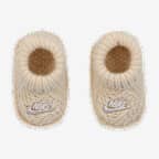Conjunto de botines y gorro tejidos con cable para bebé Nike (0-9 M)