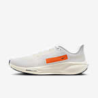 Chaussure de running sur route Nike Pegasus 41 PQ pour homme - Blanc/Hyper Crimson/Pale Ivory/Armory Navy