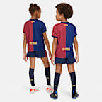Tredelat fotbollsställ FC Barcelona 2024/25 Stadium (hemmaställ) Nike Replica för barn