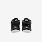 Nike Team Hustle D 10 FlyEase Younger Kids' Easy On/Off Shoes