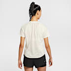 나이키 스위프트 여성 드라이 핏 반팔 러닝 탑