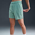 Shorts de fitness sin forro de tiro medio Dri-FIT de 13 cm para mujer Nike Attack
