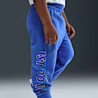 Conjunto de playera y pants Reveal estampado infantil Nike Sportswear