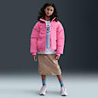 Chamarra acolchada holgada Nike Sportswear Therma-FIT para niños talla grande Swoosh