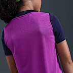 Fotbalové tričko Nike Dri-FIT FC Barcelona Strike s krátkým rukávem pro větší děti