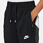 Nike Sportswear Amplify Older Kids' Woven Shorts