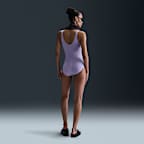 Traje de baño de una sola pieza de altura baja en las piernas y espalda en U Nike Swim HydraStrong para mujer