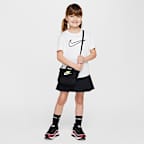 Playera con gráfico para niños talla pequeña Nike Dri-FIT