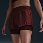 Shorts Dri-FIT 2 en 1 de tiro medio de 8 cm para mujer Nike One