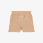 Conjunto de shorts y playera de cuello redondo para bebé Nike Essentials
