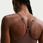 Damski stanik sportowy z regulacją i wkładkami zapewniający lekkie wsparcie Nike Indy