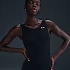 Traje de baño de una sola pieza de altura baja en las piernas y espalda en U Nike Swim HydraStrong para mujer