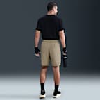 Shorts versátiles Dri-FIT de 23 cm sin forro para hombre Nike Form