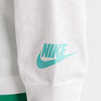 Playera de manga larga Peace de corte cuadrado para niño talla pequeña Nike