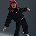 Conjunto de sudadera con gorro sin cierre y pants para niños talla pequeña Nike Cozy
