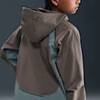 Chamarra de tejido Woven para niños talla grande Nike Tech