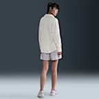 เสื้อเชิ้ตติดกระดุมลายทางผ้าแจ็คการ์ดโอเวอร์ไซส์ผู้หญิง Nike Sportswear