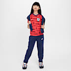 England Academy Pro Older Kids' Nike Dri-FIT Football Pre-Match Short-Sleeve Top
