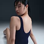 Traje de baño de una sola pieza de altura baja en las piernas y espalda en U Nike Swim HydraStrong para mujer