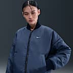 Chamarra bomber Therma-FIT reversible para mujer Nike Sportswear