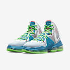 Chaussure de basket LeBron 19