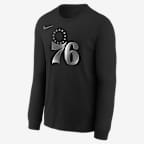 Playera de manga larga Nike de la NBA de corte cuadrado para niños talla grande Philadelphia 76ers Courtside - Negro