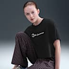 Ledig kort T-skjorte fra Nike Sportswear Club til dame