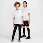 Playera de fútbol de manga corta Dri-FIT para niños talla grande Nike Academy