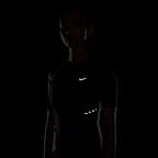 Nike Swift 女款 Dri-FIT 短袖跑步上衣