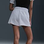 Shorts con gráfico de tiro medio de 10 cm para mujer Nike Sportswear Club Fleece