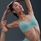 Nike Alate Minimalist Women's Light-Support Padded Convertible Sports Bra