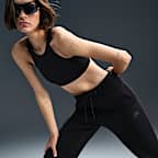 Nike Sportswear Tech Fleece joggebukse med mellomhøyt liv til dame