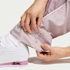 Pants deportivos de tiro medio oversized para mujer Nike Sportswear