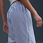 Nike Sportswear Chill Poplin ruimvallende gestreepte damesbroek met halfhoge taille