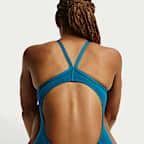 Traje de baño de una sola pieza con textura de tela de canalé de espalda deportiva para mujer Nike Swim