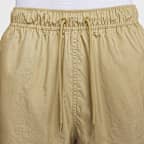 กางเกงขาสั้น Flow ผู้ชายแบบทอ Nike Club