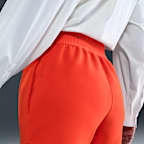 Nike 24.7 ImpossiblySoft Dri-FIT ledig shorts med mellomhøyt liv til dame (10 cm)