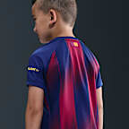 FC Barcelona 2026 Stadium Home dreiteiliges Nike Replika Fußballtrikot-Set (jüngere Kinder)