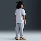 Playera de manga corta de tejido Knit Family para niños talla pequeña Nike Club