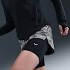 Shorts de correr con diseño reflejante de tiro medio 2 en 1 para mujer Nike Swift