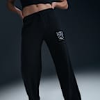 Pants estampados de tiro medio y pierna amplia para mujer Nike Sportswear Club Fleece