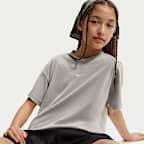 T-Shirt Nike Sportswear Essential για μεγάλα κορίτσια