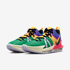 LeBron Witness 7 EP Basketball Shoes