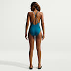 Traje de baño de una sola pieza con cuello en forma de U para mujer Nike Swim Effortless Essential