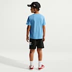 Playera con tenis Air Max para niños de talla pequeña Nike