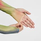 ナイキ ウィメンズ アーティスト コレクション Dri-FIT ロングスリーブ シア プリント トップ